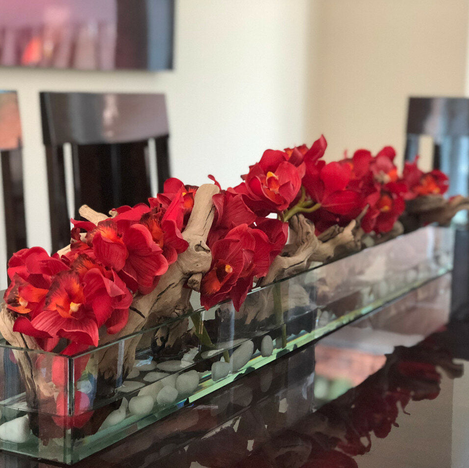 120 cm moderna casa vidrio jardinera con rojo cymbidium orquídeas.