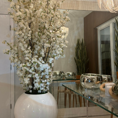 76 cm brillante blanco esférico jarrón con blanco cerezo flor ramas