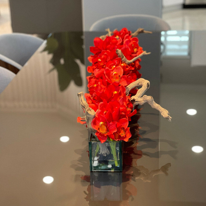 moderna casa vidrio jarrón con rojo cymbidiums