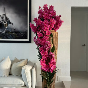 grande vivo borde teca jarrón con rosa vanda orquídeas