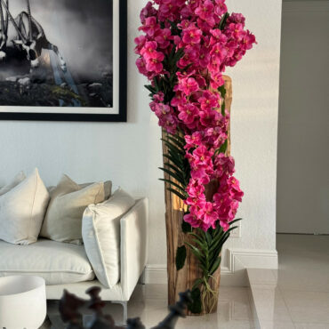 grande vivo borde teca jarrón con rosa vanda orquídeas